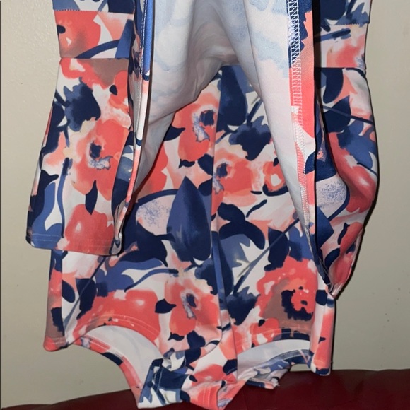 Revamped Floral Romper - Picture 4 of 5